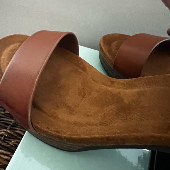 Pierre Dumas size 7 M heels - Picture 7 of 10